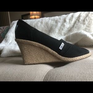 TOMS Wedge Espadrille Peep Toe Black Shoes 9.5W